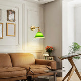 מנורת קיר מתכווננת עם זרוע מתנדנדת בעיצוב וינטג' וזכוכית ירוקה