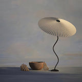 מנורת שולחן "סקוויגל"