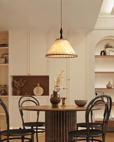 מנורת תלייה מסדרת עץ ובד